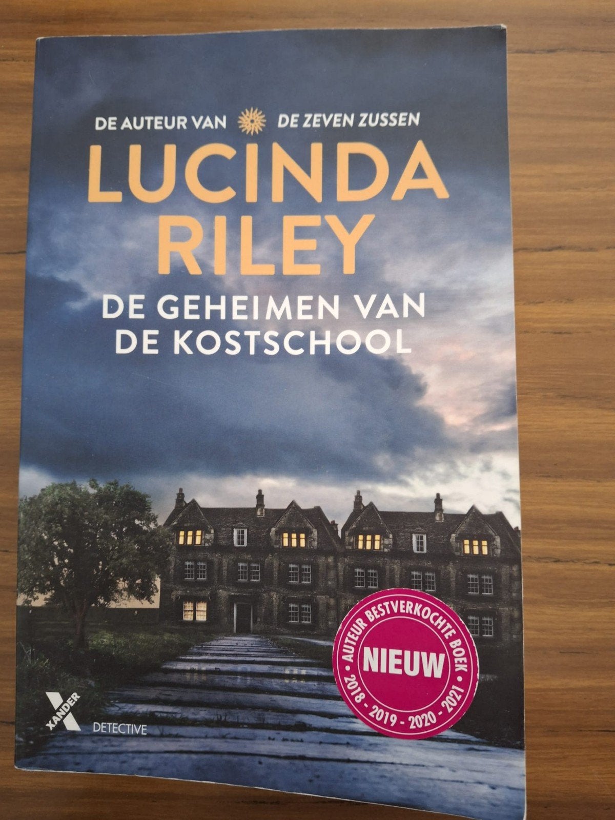 Lucinda Riley - De nachtroos, Boeken, Literatuur, Verzenden, Lucinda Riley, Zo goed als nieuw, Amerika