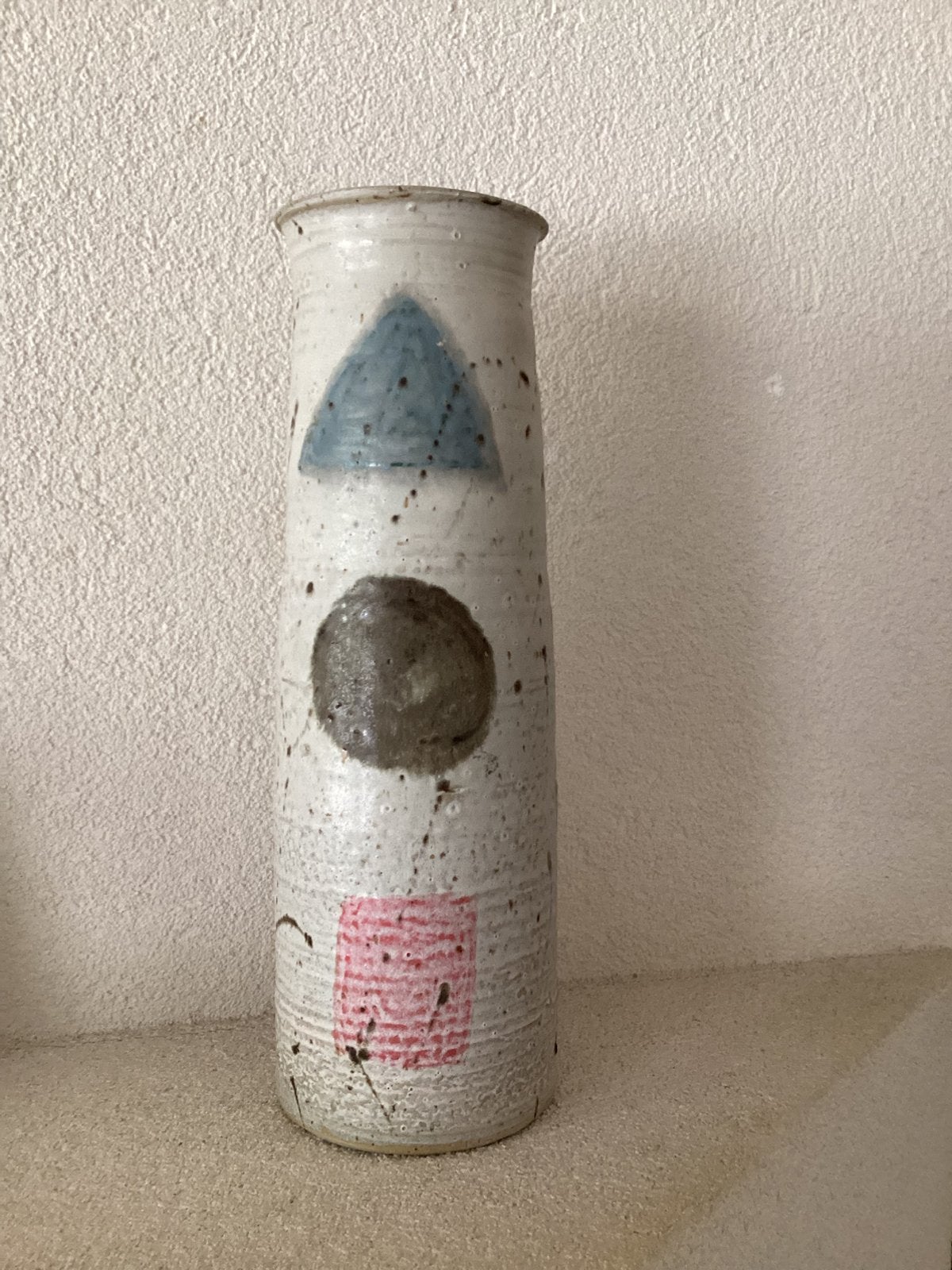 Retro. Handgemaakte Vaas met Geometrische Figuren., Ophalen of Verzenden, Zo goed als nieuw