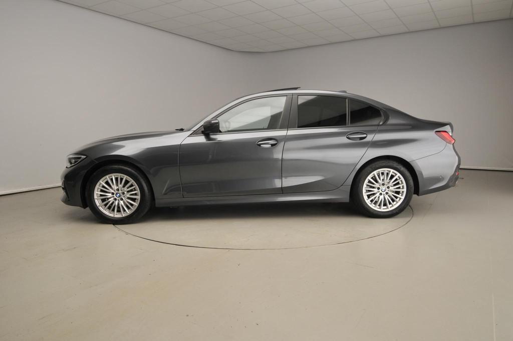 BMW 3 Serie Sedan 318i | LED | Navigatie | Schuifdak | Sport, Auto's, BMW, Automaat, Gebruikt, 1465 kg, Origineel Nederlands