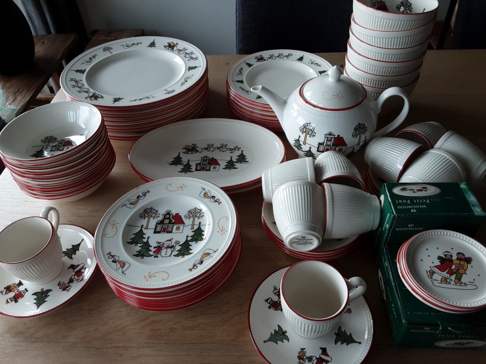 wedgwood windsor kerstservies in Nieuwstaat Per stuk, Huis en Inrichting, Ophalen, Zo goed als nieuw, Porselein, Bord(en)