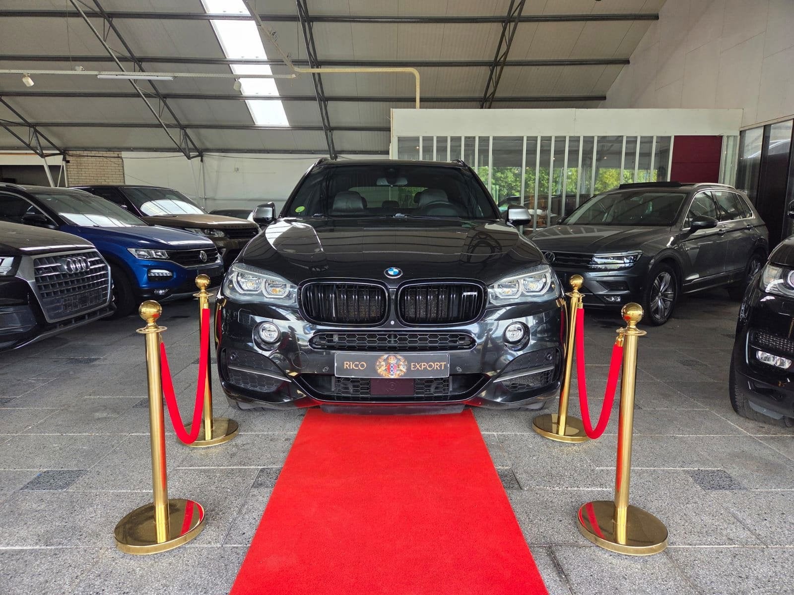BMW X5 M50 BLACKED OUT PANORAMA !, Auto's, Automaat, 15 km/l, 2993 cc, Zwart