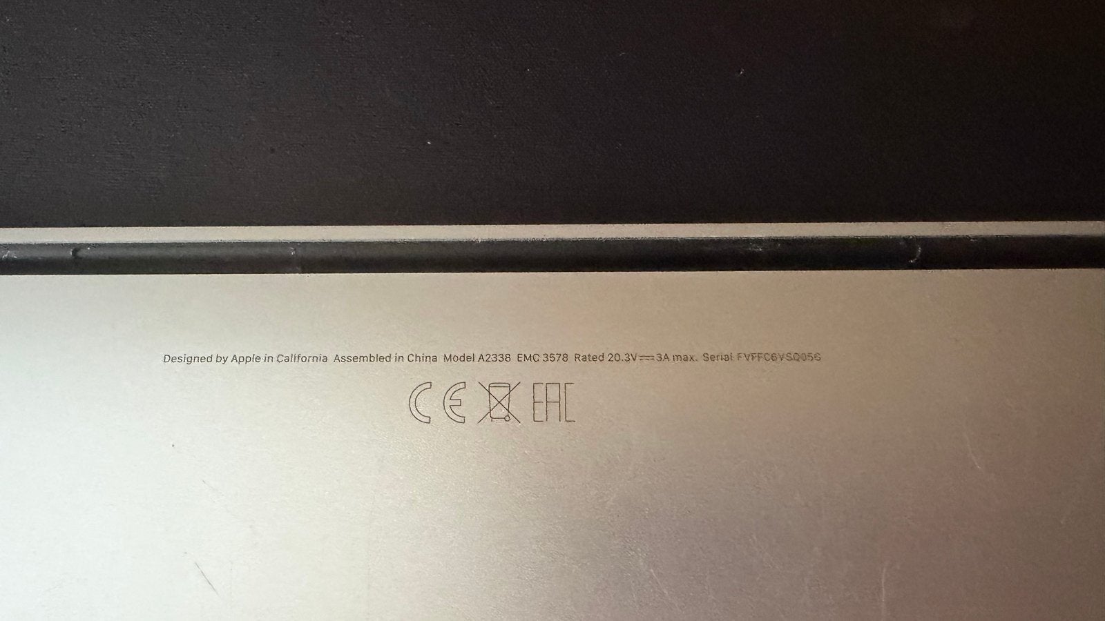 Foto 4 van Apple MacBook Pro 13" M1 (2020) - Space Grijs - Werkt goed