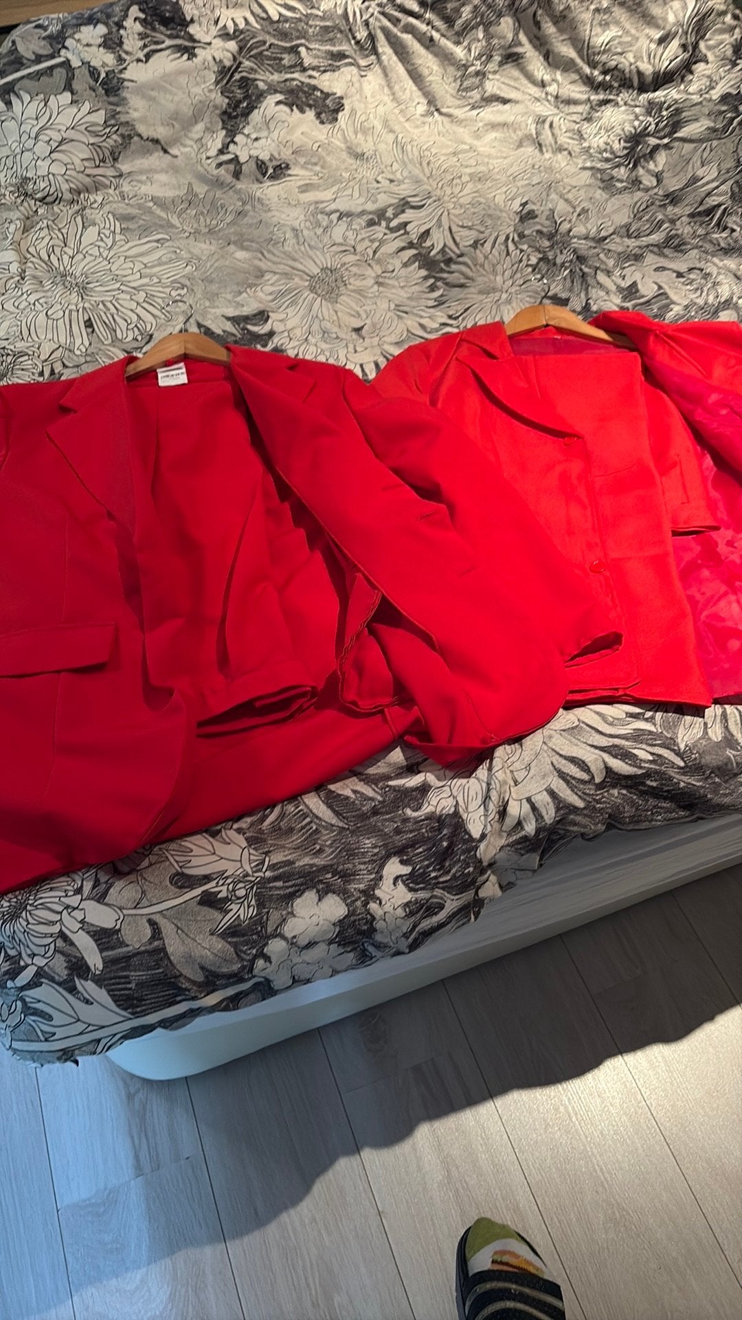2 carnavals kostuums Joker per stuk €15, Ophalen, Zo goed als nieuw