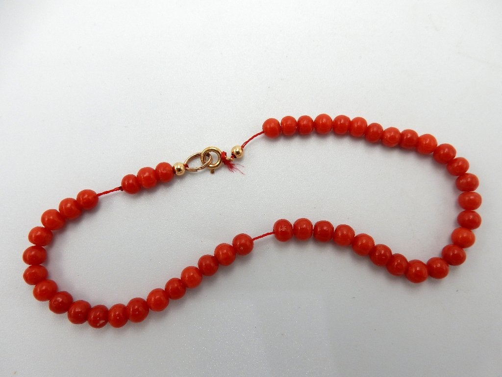 armband van bloedkoraal met 14 kt. gouden slot, Ophalen of Verzenden, Goud, Armband