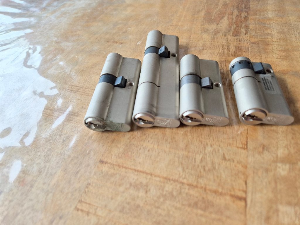 Deurcilinders - 6 stuks, 1 set van 4 en 2 los incl sleutels, Ophalen of Verzenden, Gebruikt, Koper of Messing, Slot