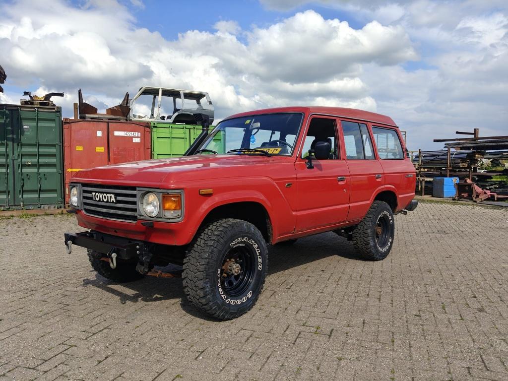 Toyota Landcruiser HJ60 1986 Highroof wegenbelastingvrij, 450 kg, 7 stoelen, 103 pk, Vierwielaandrijving
