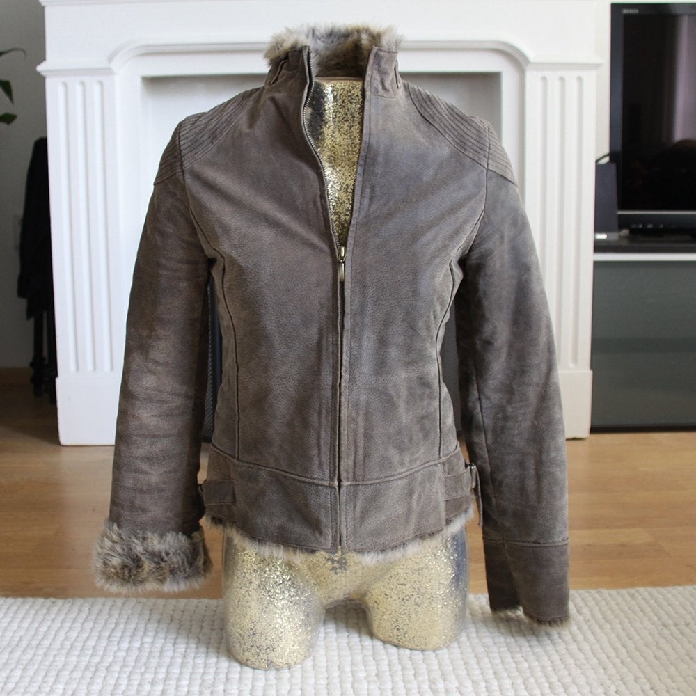 Prachtige Warme Suede MNG Jas (S) € 65,-, Kleding | Dames, MNG, Ophalen of Verzenden, Zo goed als nieuw, Maat 36 (S)