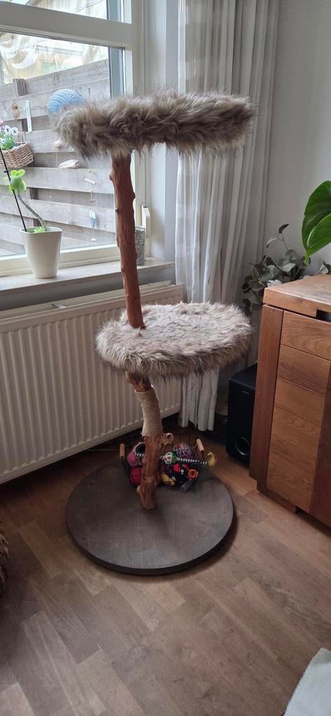 Katten krabpaal design by Lotte, Ophalen, Zo goed als nieuw