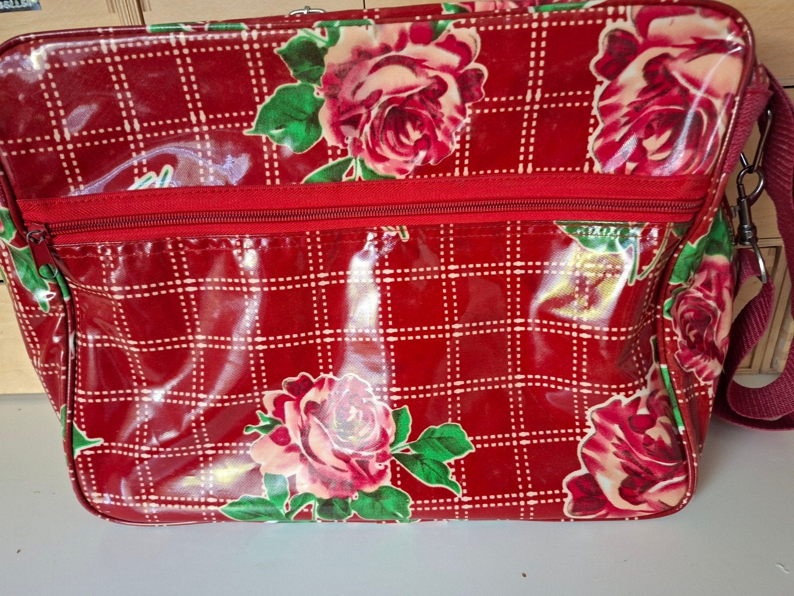 OLILY Stijl Luiertas - Rood met Bloemenprint, Kinderen en Baby's, Luiertassen, Verzorgingstas, Gebruikt, Ophalen of Verzenden