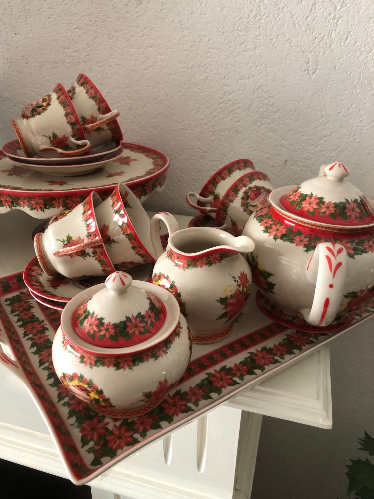 Kerstservies met Kerstman en hulstmotief - Compleet, Ophalen of Verzenden, Zo goed als nieuw, Compleet servies, Klassiek