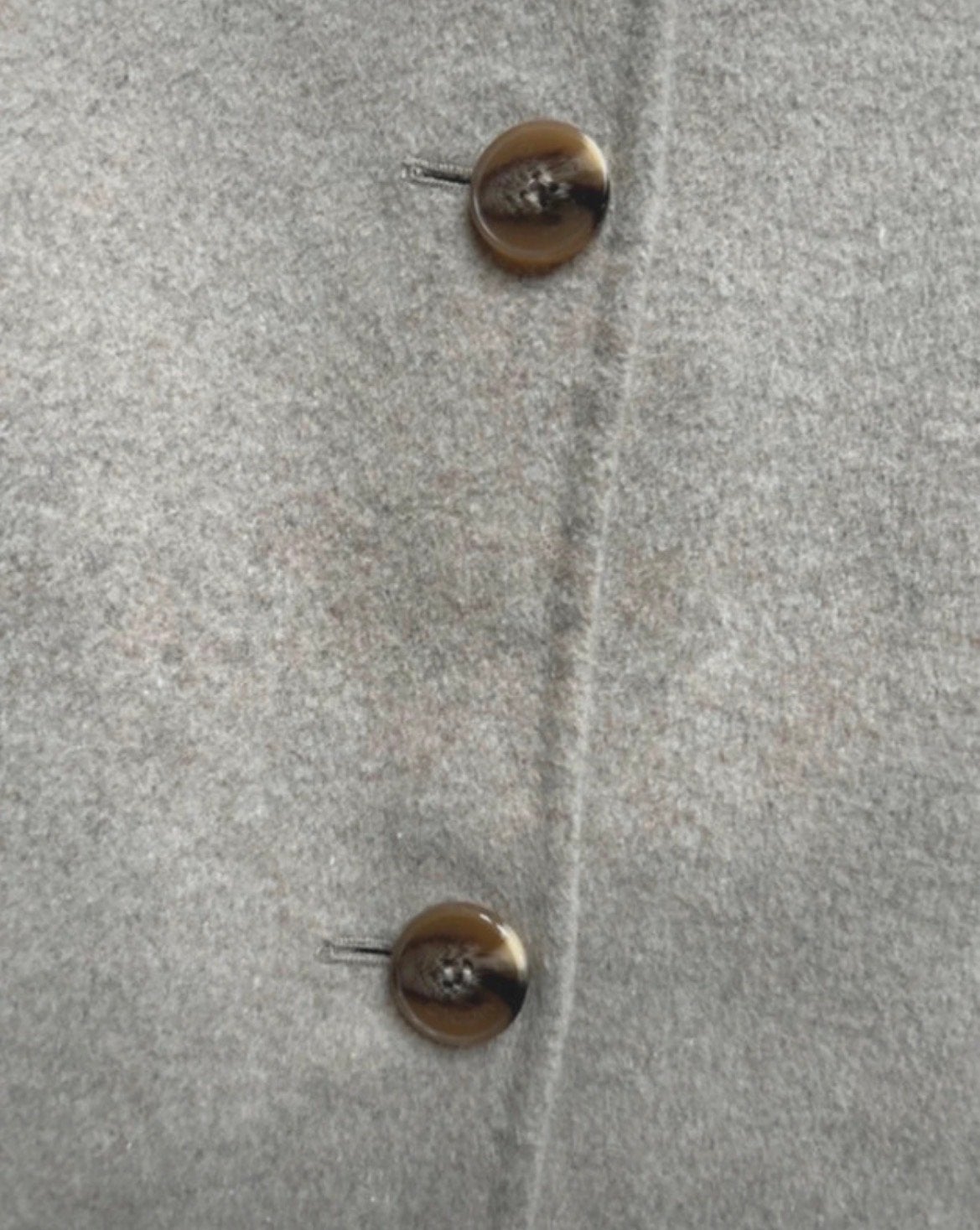 Vicolo Lange Jas Handmade -wol - Nieuw met labels, Ophalen of Verzenden, Nieuw, Maat 42/44 (L), Beige