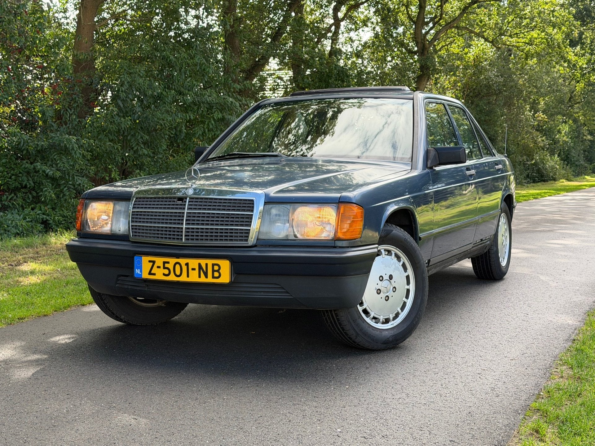 Mercedes-Benz 190-serie 2.0 | Oldtimer + Lpg + APK 23-05-202, Auto's, Achterwielaandrijving, Gebruikt, 4 cilinders, Blauw