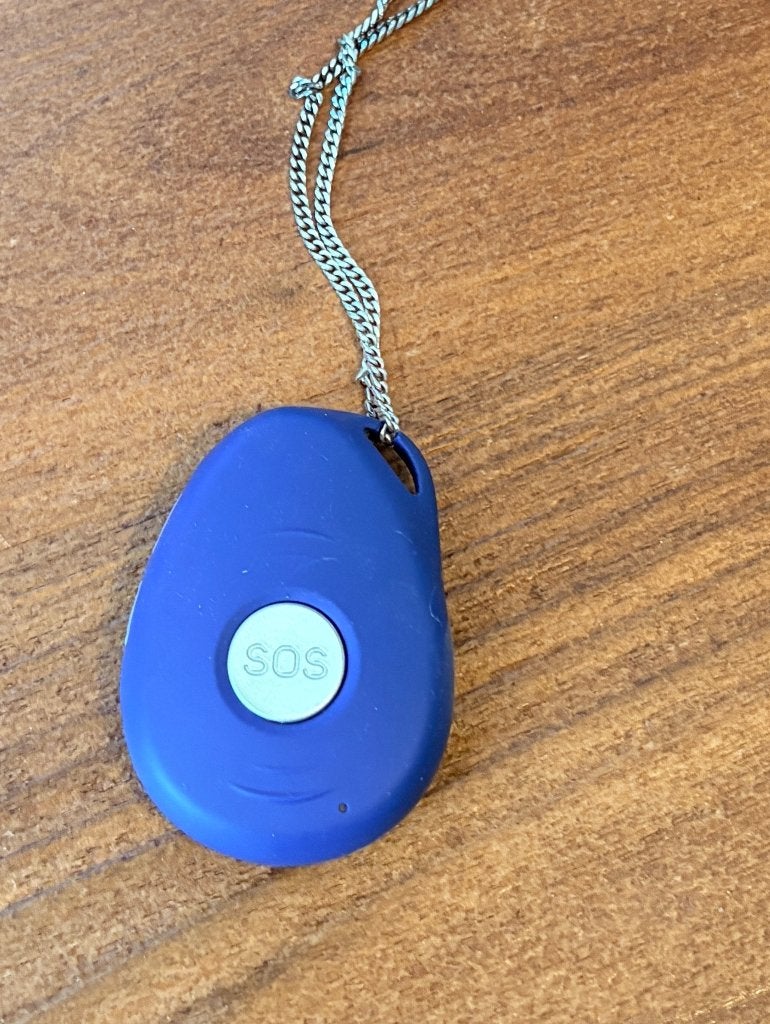 Wuzzi Alert Pebbles Persoonsalarm met GPS-tracker, Ophalen of Verzenden, Zo goed als nieuw