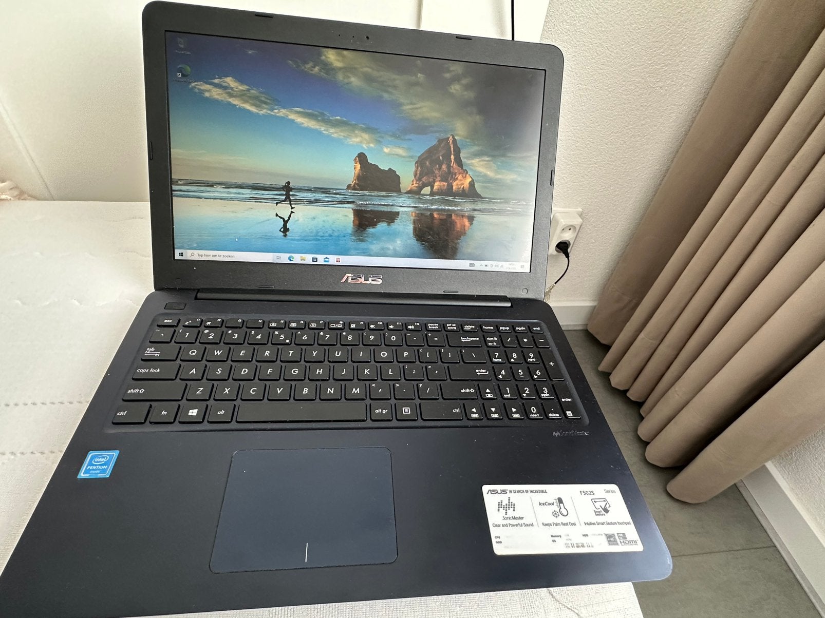 Asus laptop Windows 10  15,6 inch  met oplader en doos, Computers en Software, Ophalen of Verzenden, Zo goed als nieuw, 15 inch