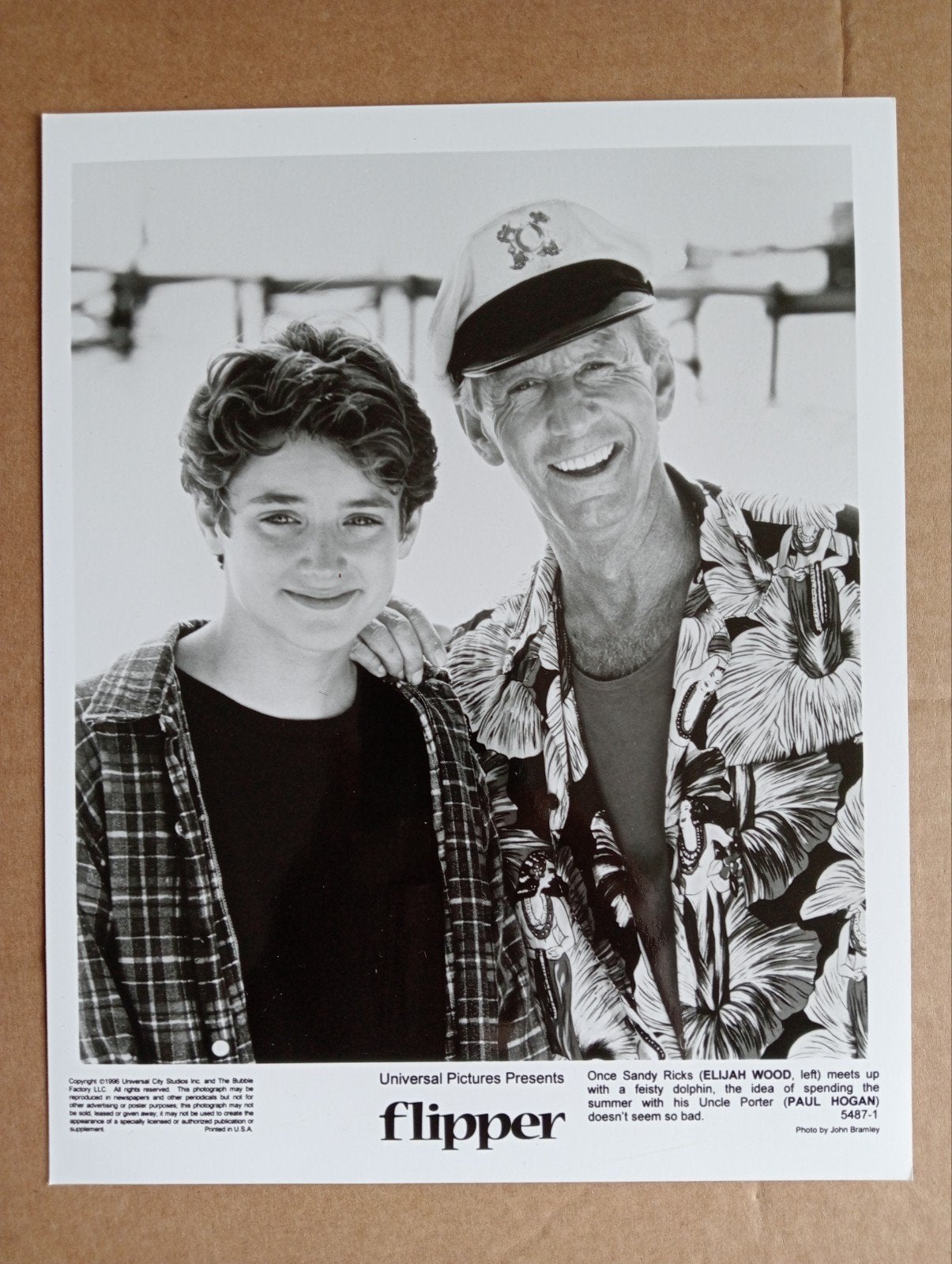 Flipper - Elijah Wood & Paul Hogan - Originele foto, Ophalen of Verzenden, Film, Niet gespecificeerd, Niet gespecificeerd