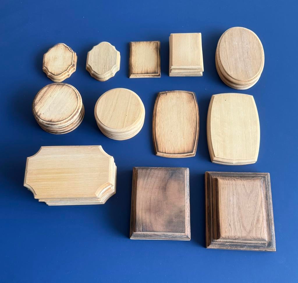 8 VERSCHILLENDE VORMEN HOUTEN PLAQUETTE  35 STUKS, Ophalen, Minder dan 25 mm, Zo goed als nieuw, Plank