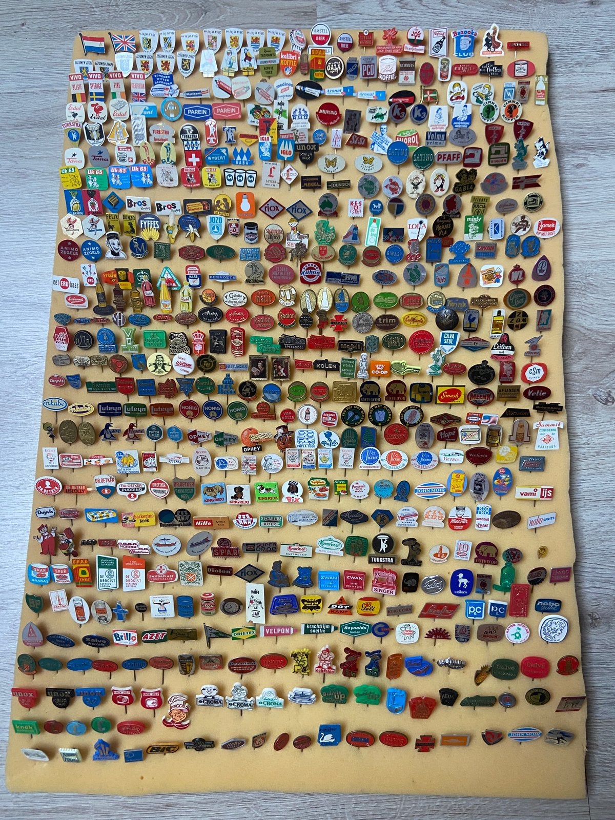 10 platen helemaal vol speldjes verzameling, Ophalen, Zo goed als nieuw