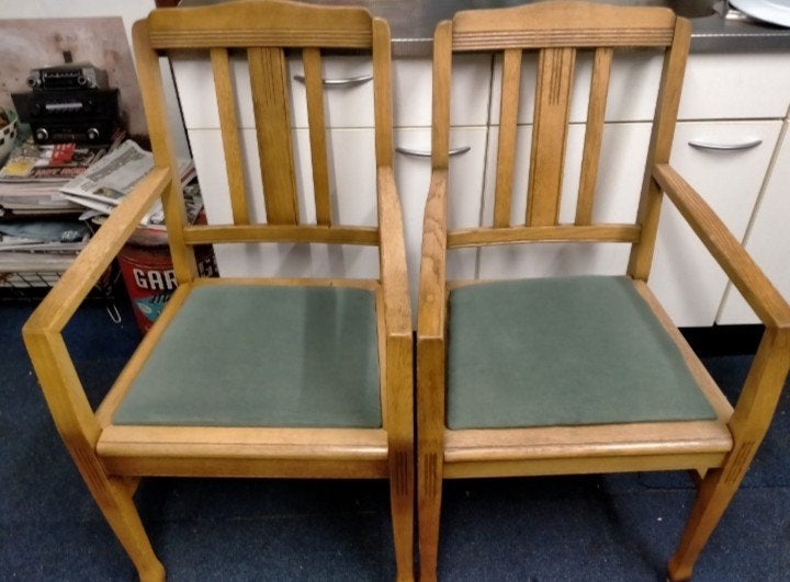 60 jaar oude kerkstoelen, geloogd eiken, Antiek en Kunst, Antiek | Meubels | Stoelen en Banken, Ophalen