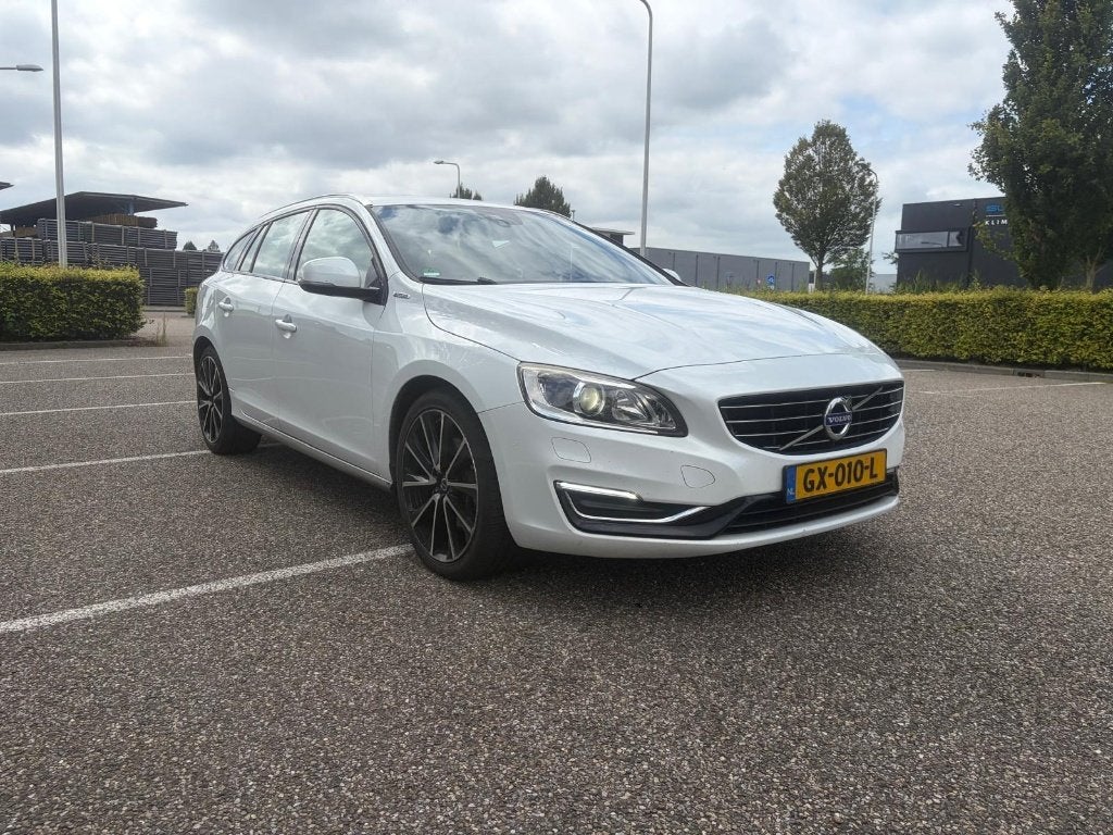 Volvo V60 D5 Twin Engine 231pk Geartronic AWD Plug In Hybrid, Auto's, Automaat, Beige, Wit, Vierwielaandrijving