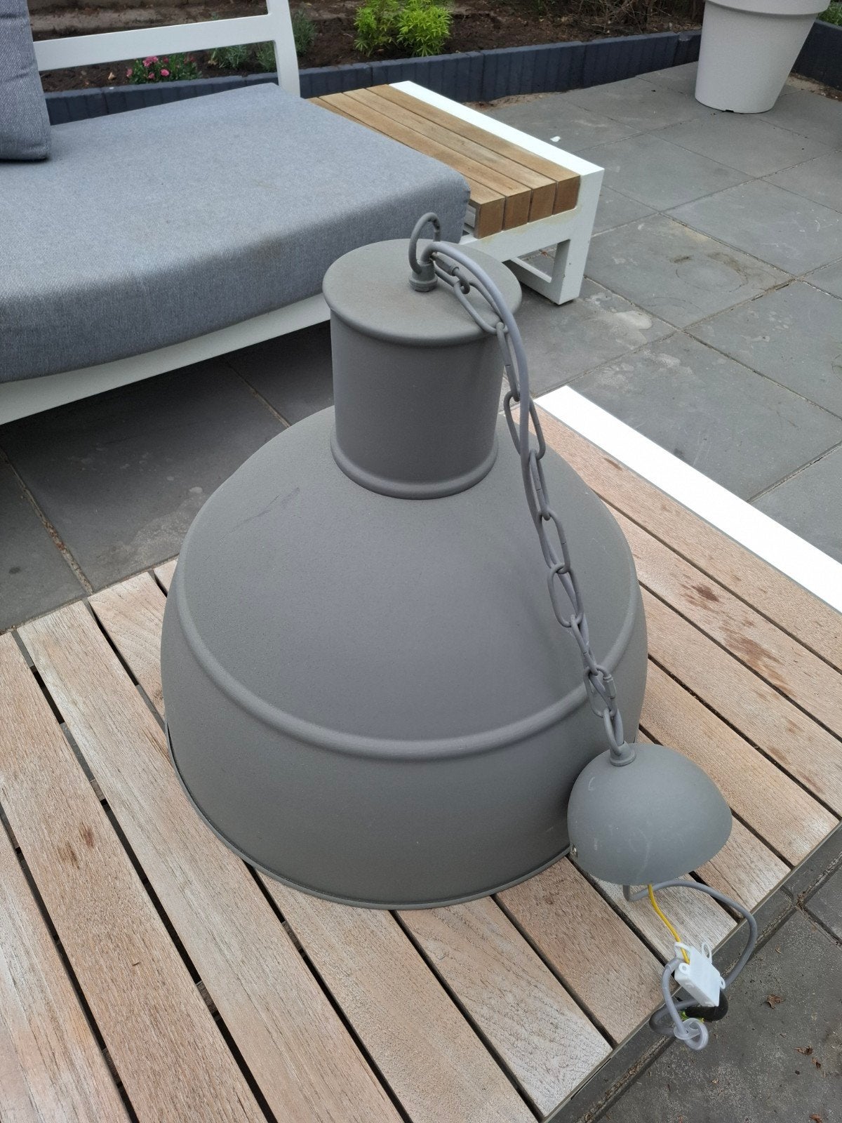 Grote grijze industriële hanglamp, Gebruikt, Overige fittingen, Ophalen of Verzenden, Metaal