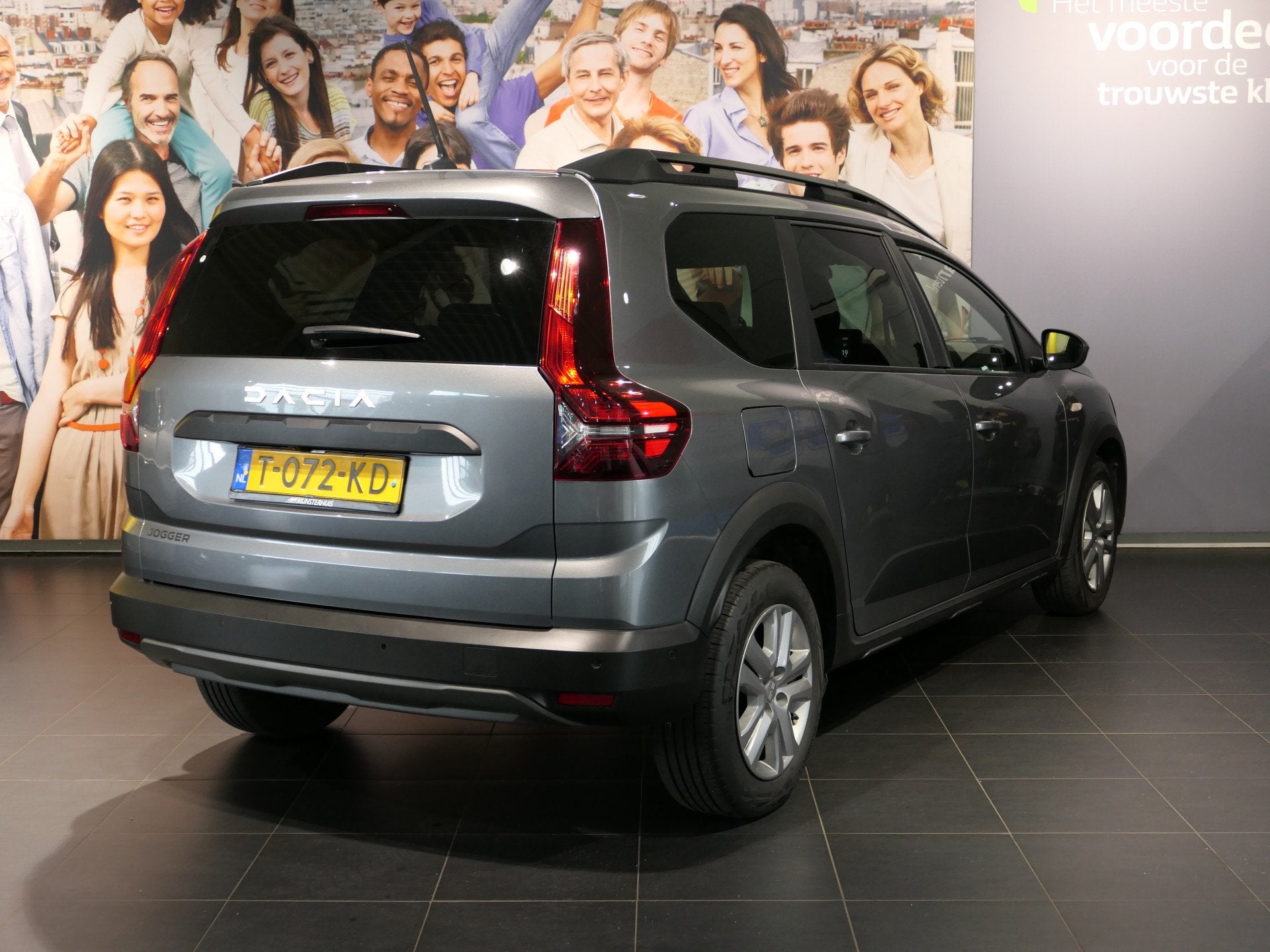 Dacia Jogger 1.0 TCe 110 Expression 7p. | Pack Assist | Medi, Auto's, Stof, Gebruikt, 7 stoelen, Origineel Nederlands
