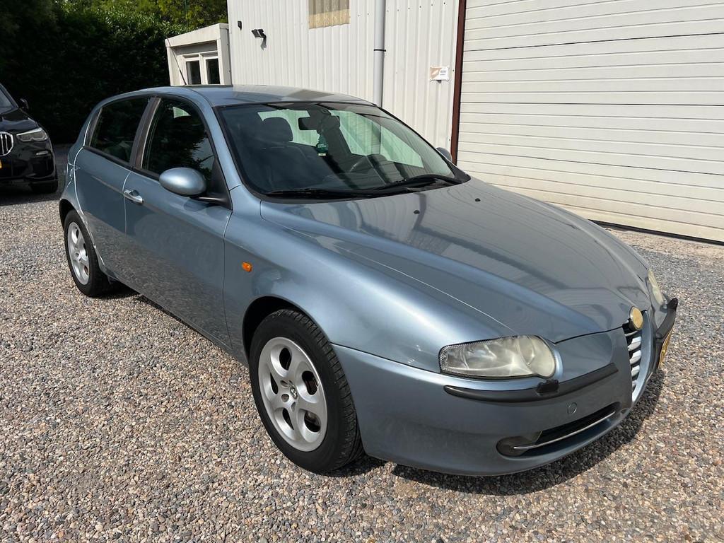 Alfa Romeo 147 1.6 T.Spark Edizione Esclusiva loop of sloop!, Auto's, Alfa Romeo, Voorwielaandrijving, Zwart, 4 cilinders, Bedrijf