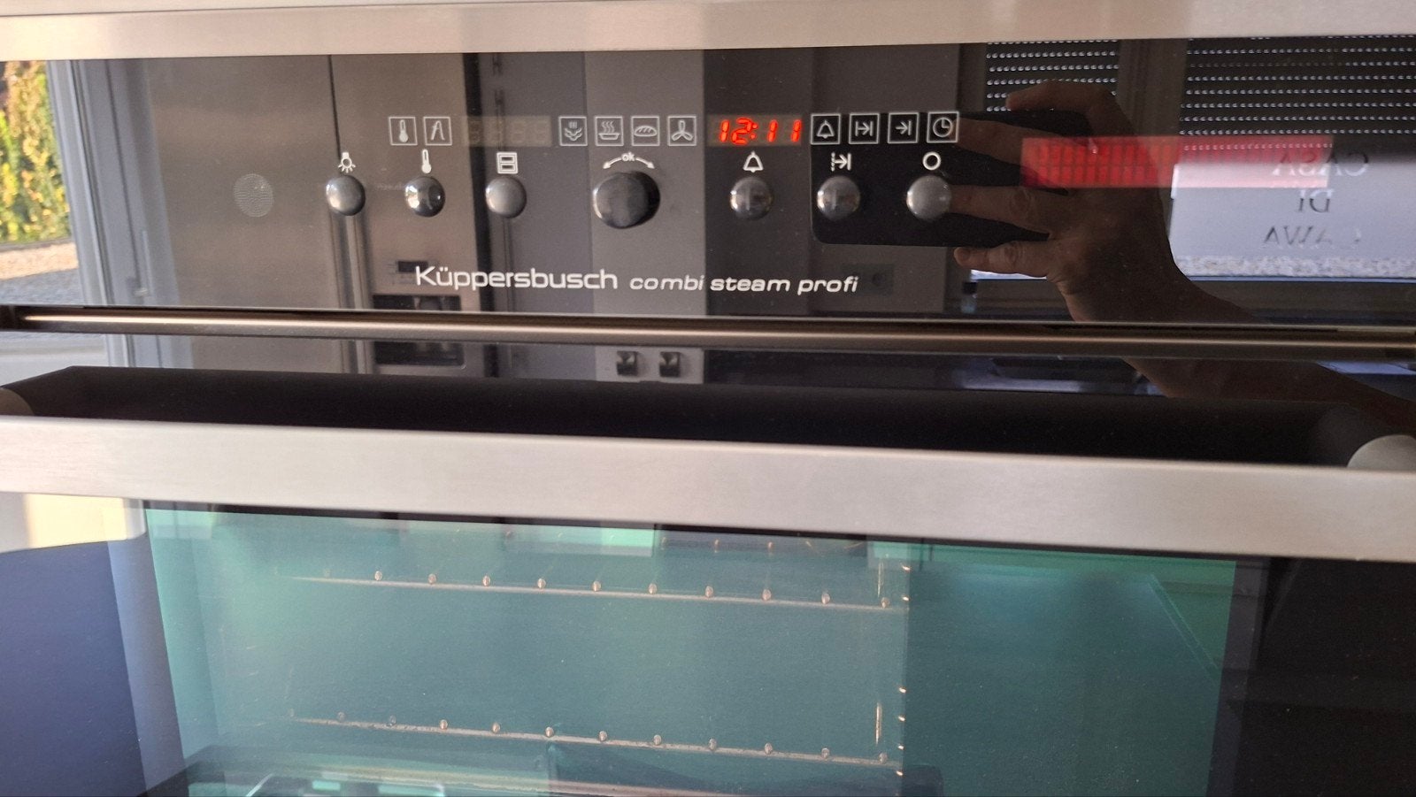 Foto 7 van Moderne keuken met hoogwaardige inbouwapparatuur