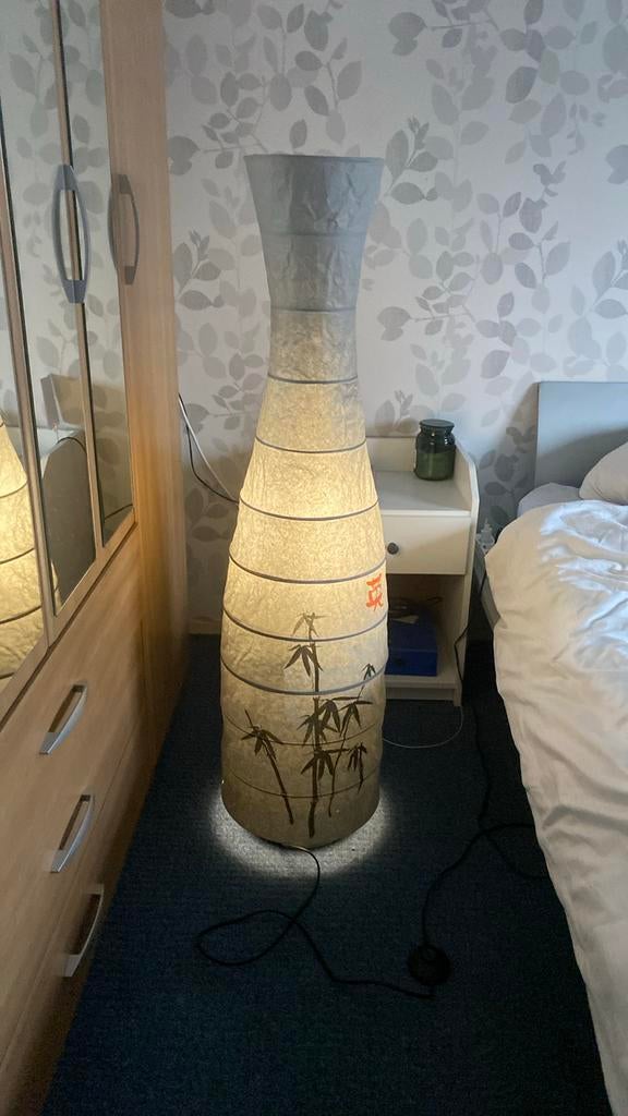 Stijlvolle papieren vloerlamp, Huis en Inrichting, Lampen | Vloerlampen, Ophalen, Zo goed als nieuw, 150 tot 200 cm