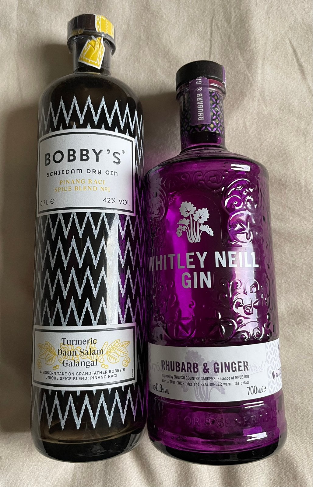 Set van 2 Gin Flessen / Decoratief Glaswerk, Ophalen of Verzenden, Zo goed als nieuw