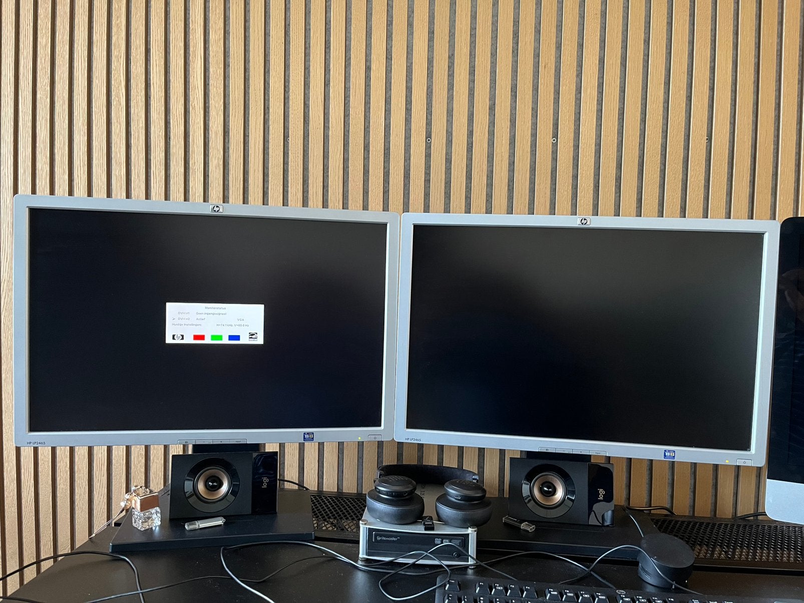 2x HP LP2465 24 inch monitoren samen €30,-, Ophalen, Gebruikt, In hoogte verstelbaar, Overige typen