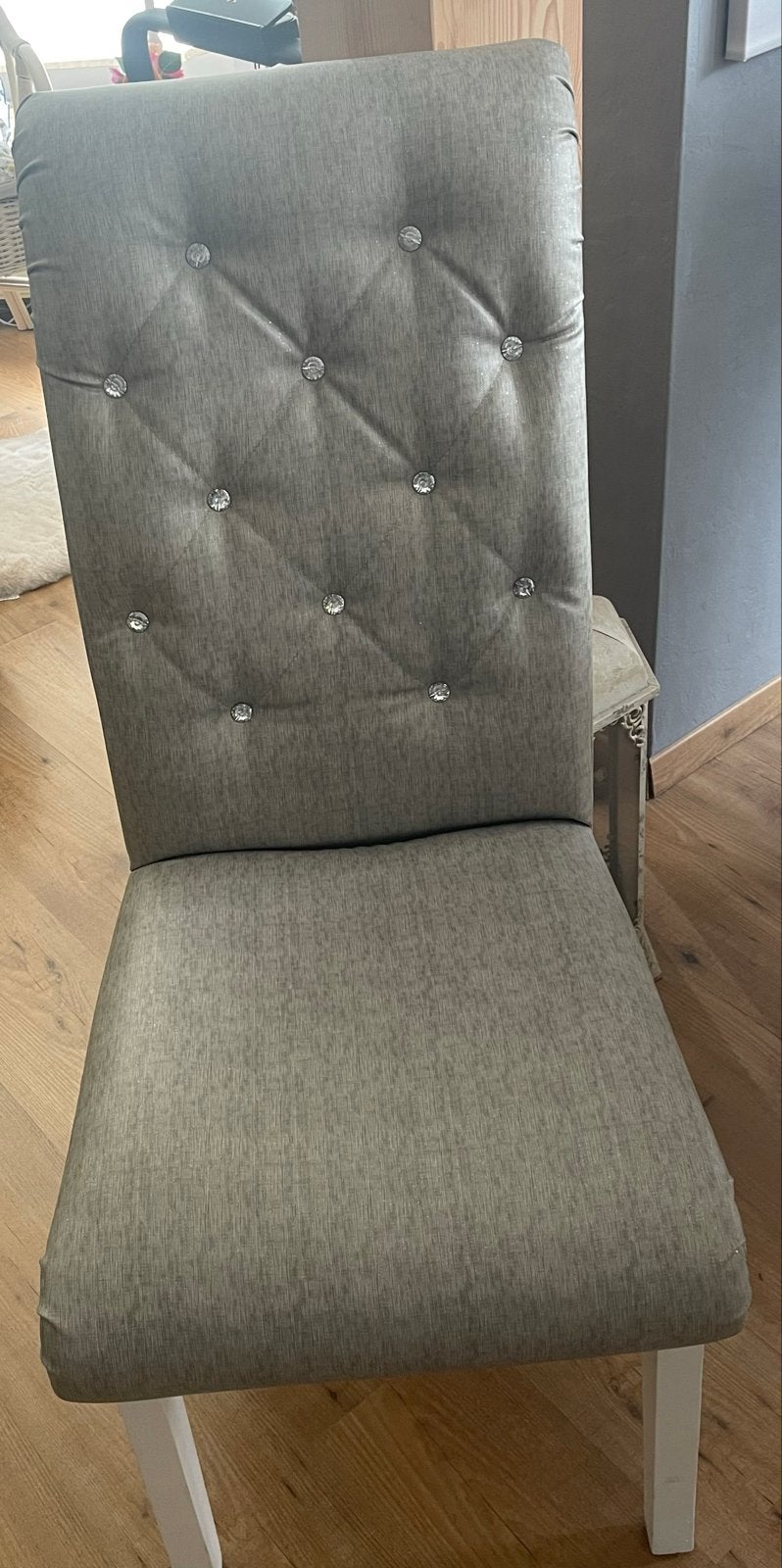 4 Grijze eetkamerstoelen met strass details, Ophalen, Kunststof, Gebruikt, Landelijk