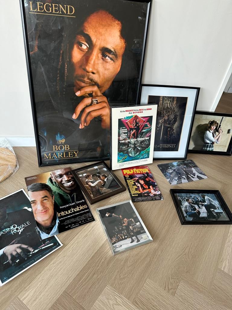 Verschillende posters/schilderijen van films en artiesten, Verzamelen, Met lijst, Deurposter of groter, Ophalen of Verzenden, Film en Tv