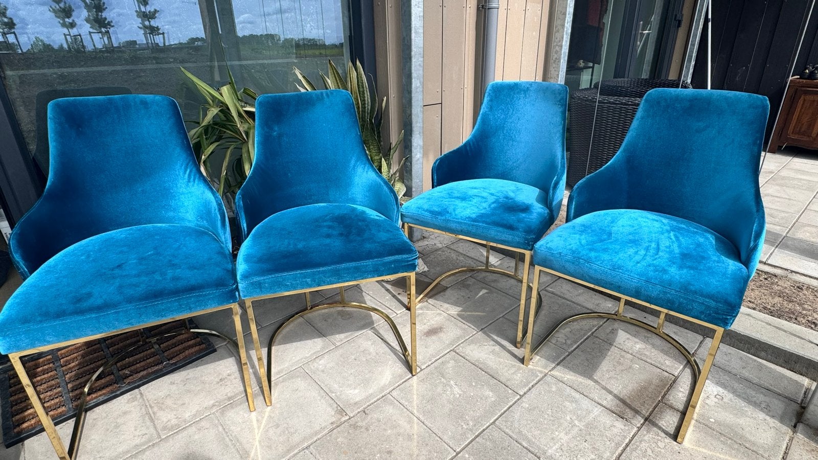 Set van 4 luxe petrol velvet eetkamerstoelen met gouden onde, Ophalen, Gebruikt, Blauw, Vier