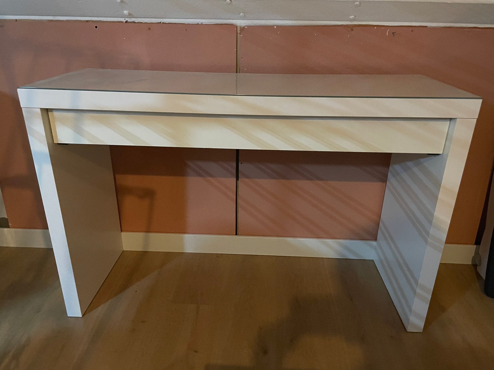 Ikea malm kaptafel met glasplaat, Ophalen, 100 tot 150 cm, Zo goed als nieuw, 25 tot 50 cm