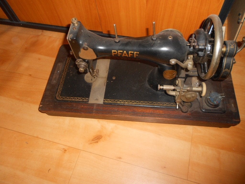 pfaff oude naaimachine uit grootmoederstijd, Antiek en Kunst, Antiek | Naaimachines, Ophalen of Verzenden