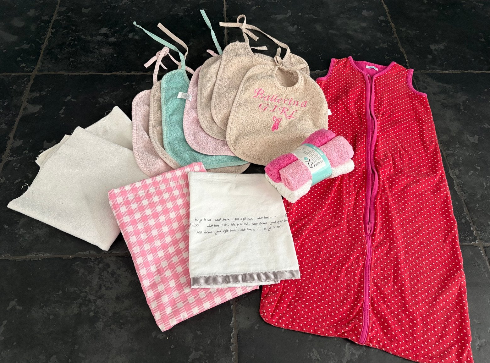 Baby uitzet: Slaapzak, slabbetjes, monddoekjes, lakens, Ophalen of Verzenden, Zo goed als nieuw, 70 tot 85 cm, Slaapzak