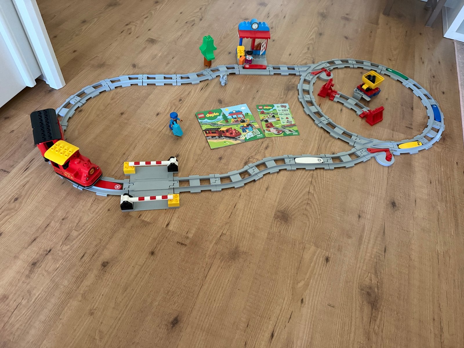 Lego Duplo Stoomtrein (10874) met rails en overweg (10883), Ophalen, Overige thema's, Inclusief instructies, Zo goed als nieuw
