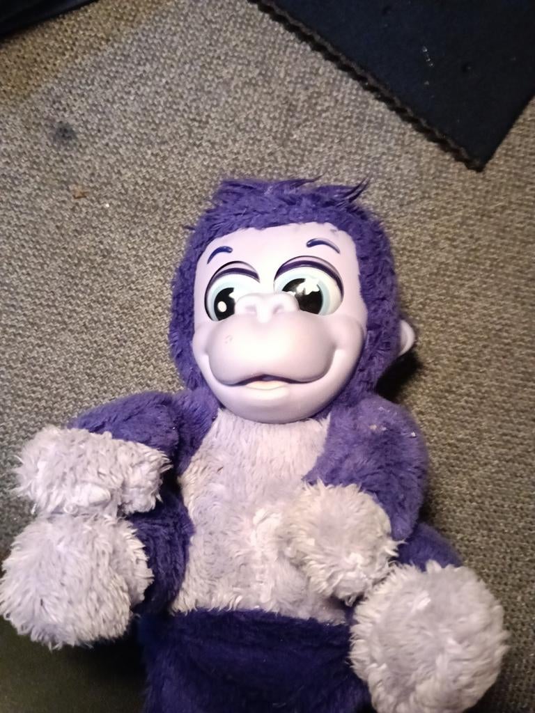 Interactieve paarse aap knuffel met geluid, Kinderen en Baby's, Speelgoed | Knuffels en Pluche, Paars, Gebruikt, Overige merken