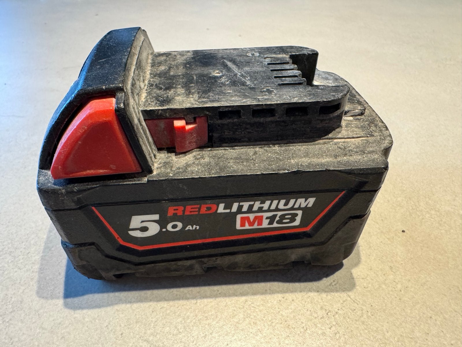 Milwaukee M18 Redlithium 5.0 Ah Accu, Doe-het-zelf en Verbouw, Gereedschap | Overige machines, Ophalen, Gebruikt