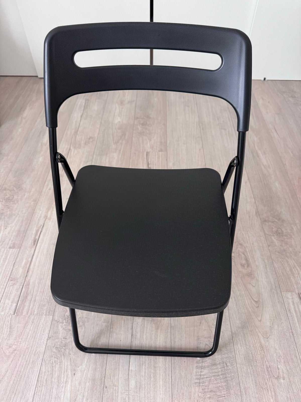 IKEA Nisse klapstoel - Zwart, Handig en Compact, Huis en Inrichting, Ophalen, Kunststof, Zwart, Zo goed als nieuw