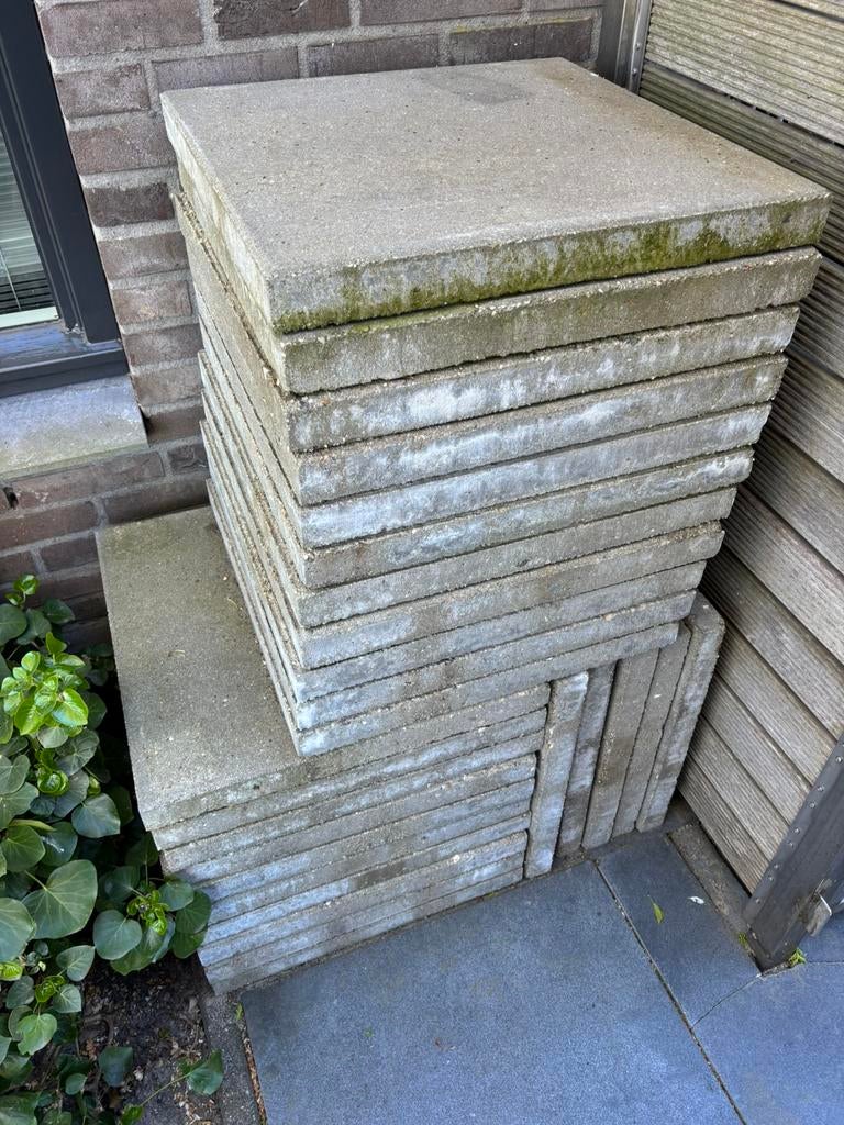 GRATIS 50 x 50 cm tegels 26 stuks, Ophalen of Verzenden, Zo goed als nieuw, Beton, Terrastegels