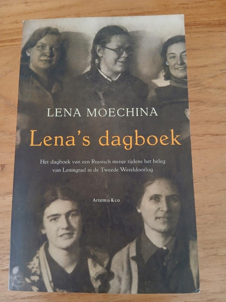 Lena Moechina - Lena's dagboek, Ophalen of Verzenden, Zo goed als nieuw, Lena Moechina