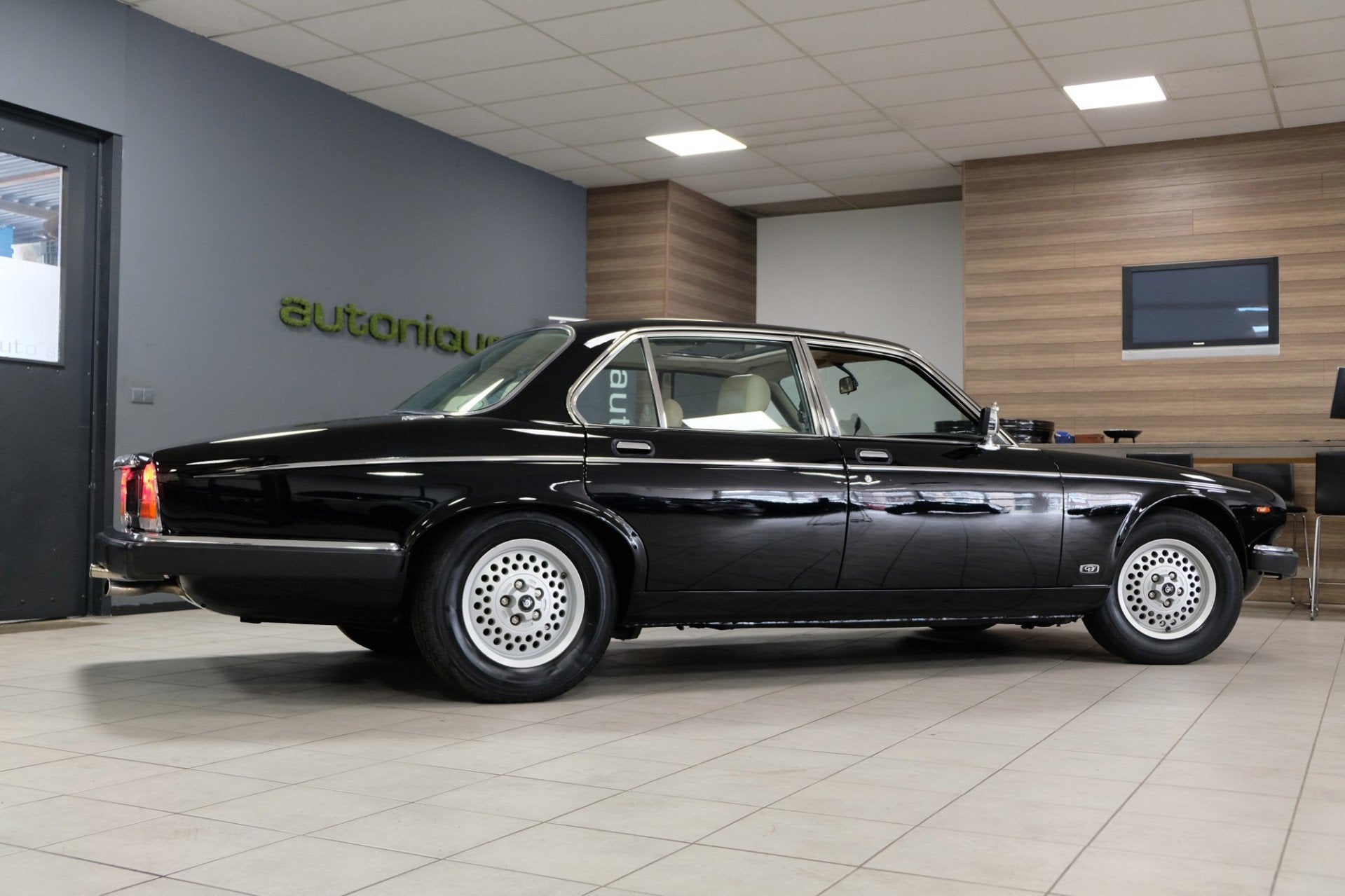 Daimler Double Six 5.3 V12 VandenPlas goed onderhouden, foto 9