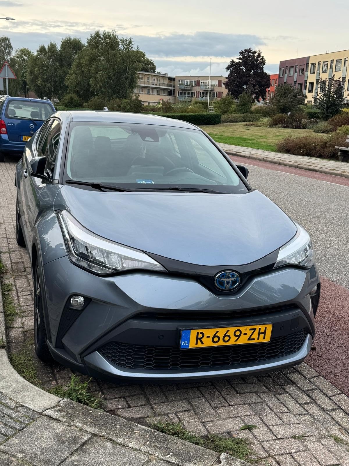 Toyota C-HR 1.8 Hybrid 122pk CVT 2023 Grijs, Stof, 725 kg, 4 cilinders, 75 €/maand