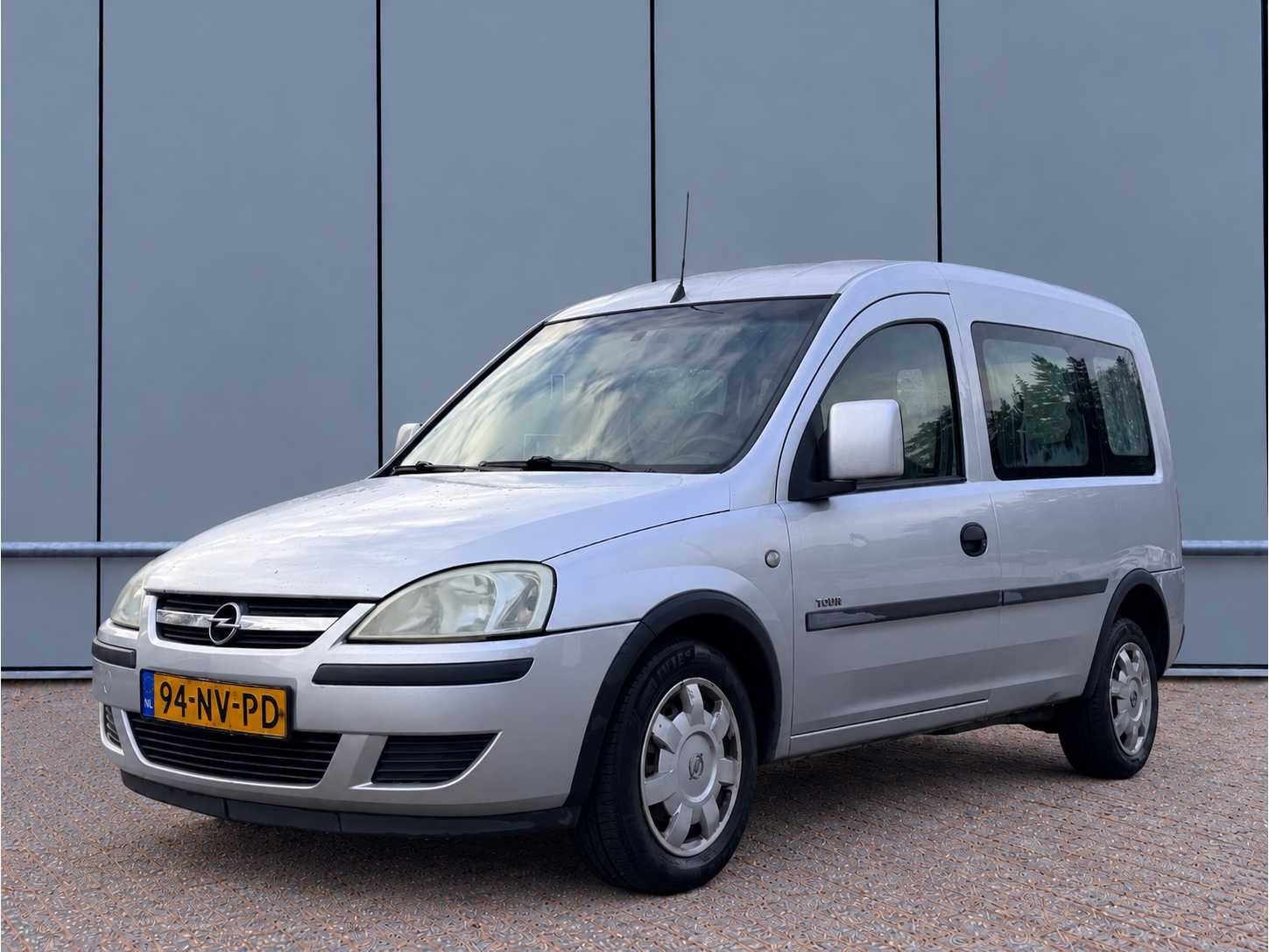 2004 Opel Tour 1.6 AIRCO BENZINE ROLSTOELBUS, Auto's, 450 kg, Gebruikt, 4 cilinders, Origineel Nederlands