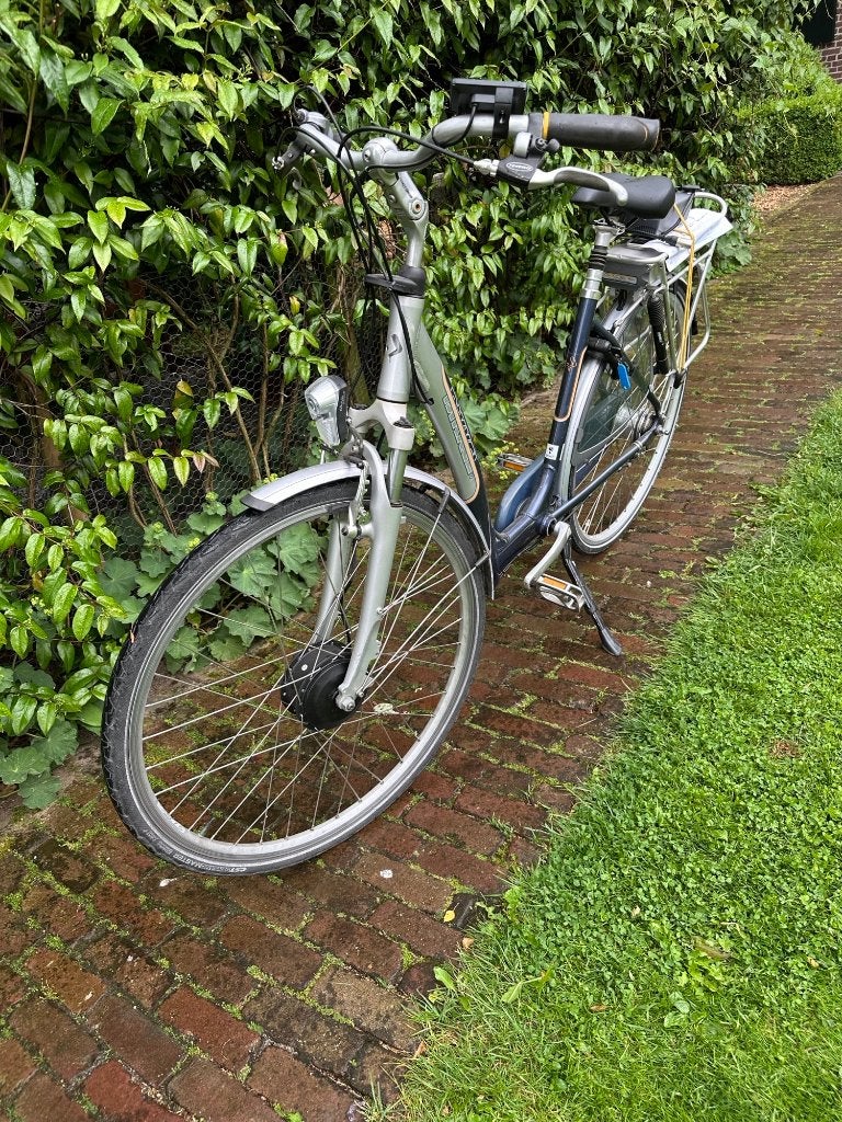 Prachtige  goed onderhouden  E-bike damesfietsen, Zo goed als nieuw, 47 tot 51 cm, 50 km per accu of meer, Ophalen