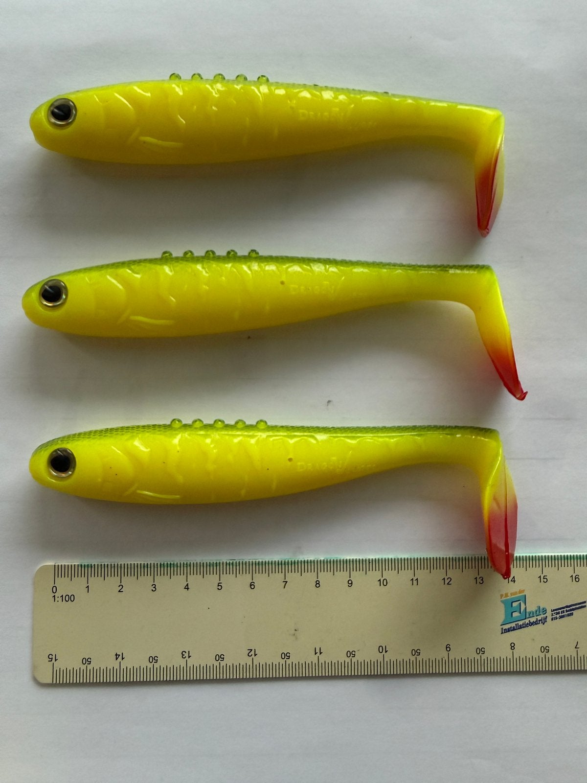 Foto 4 van Dragon V-Lures Chucky 15cm 30g – 8 softbaits V8-V11