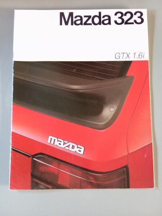 Mazda 323 GTX 1.6 i [ 11 / 1985 ] 18 pag., Verzenden, Zo goed als nieuw, Mazda