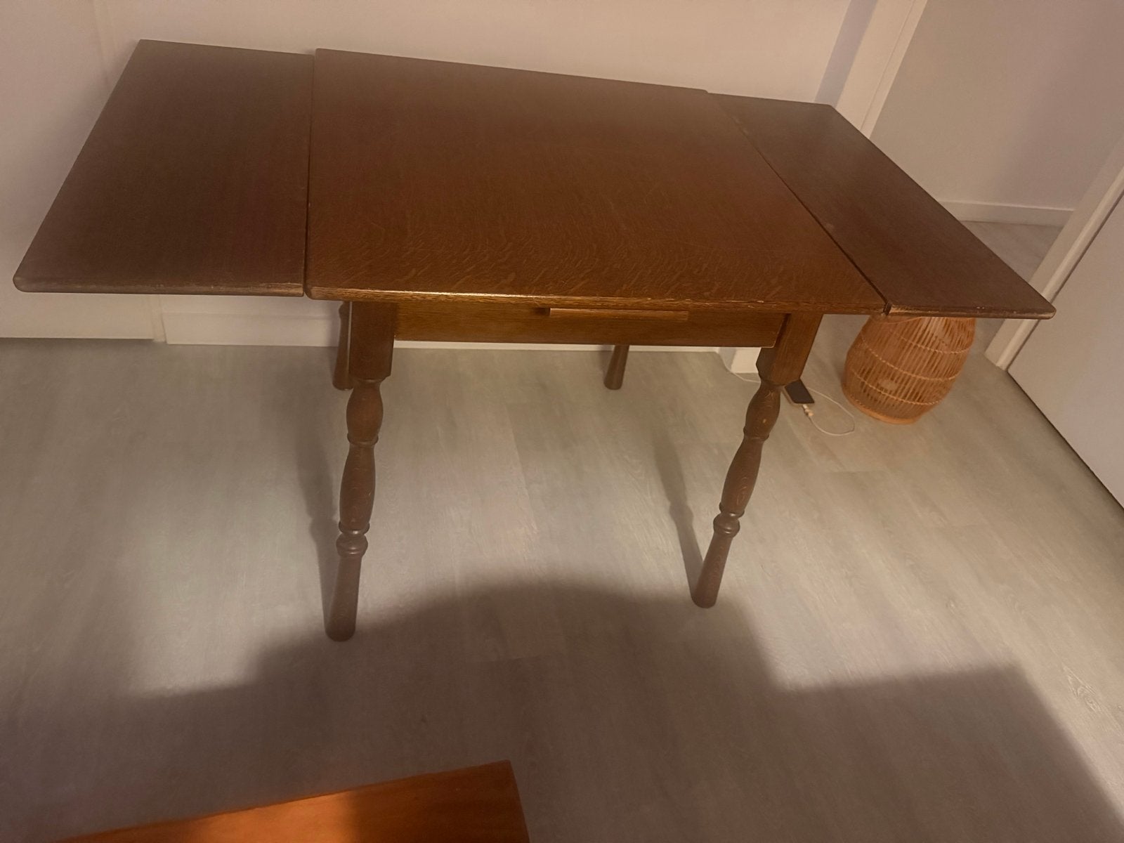 Uitschuifbare houten eettafel - 140x80 cm