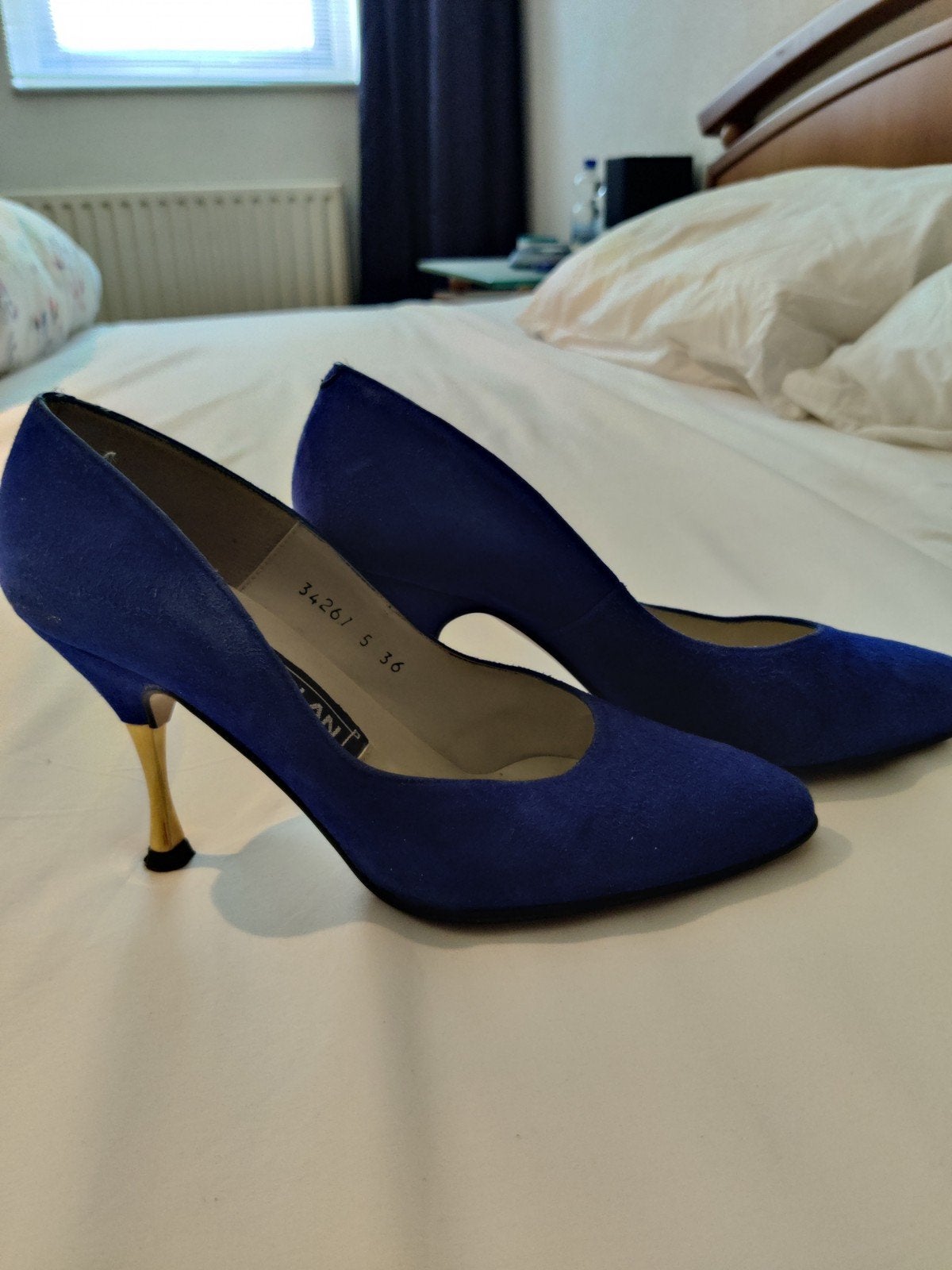 mooie kobalt pump, Kleding | Dames, Ophalen of Verzenden